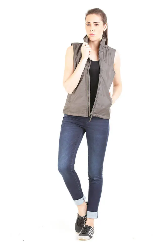 Model_Westernwear_tshirt_top_shirt_shorts_denim_jeans_02